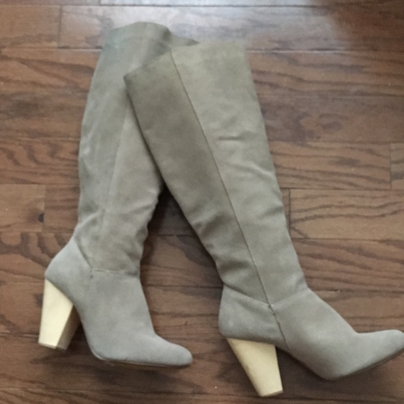 Kimchi Blue Shoes - Gorgeous Suede Kimchi Blue Heeled Boots 9